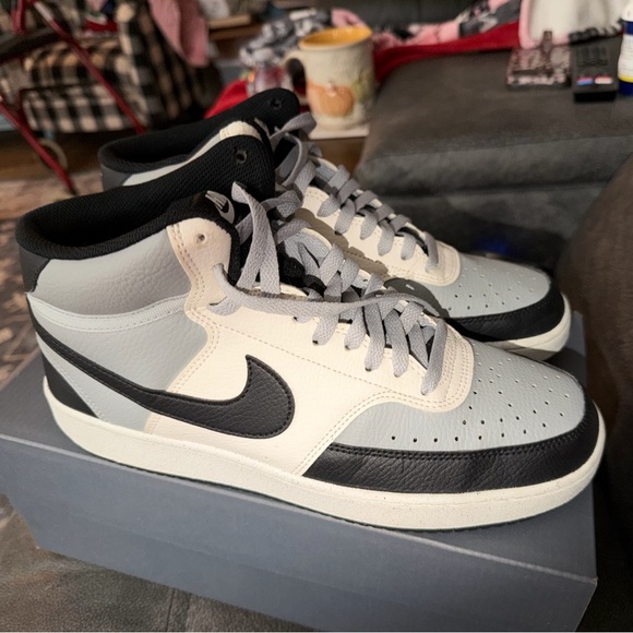 Nike Men's Black and White Sneakers